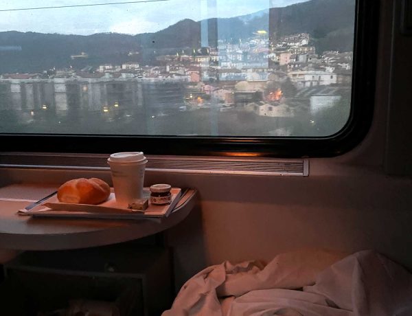 Frühstück im Nachtzug in die Toskana nach Florenz