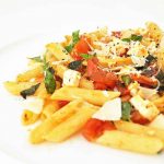 Nudeln mit Feta und Tomaten