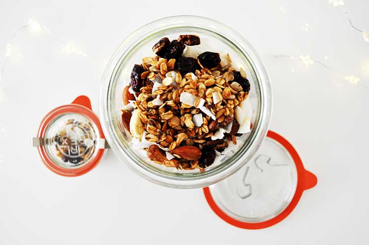 Granola in Glasschüsseln