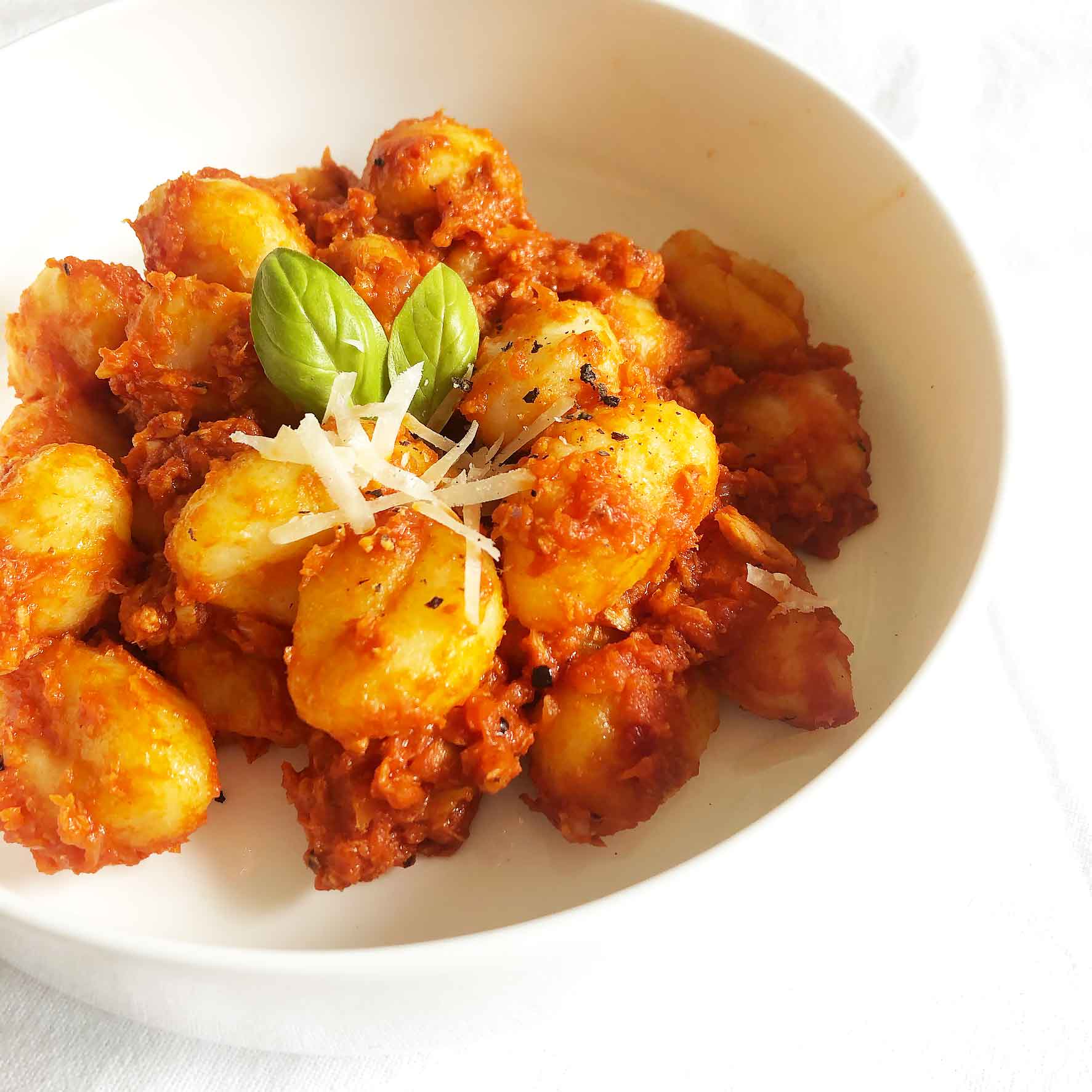 Gnocchi mit Tomaten-Thunfisch-Sauce | Miss Ju
