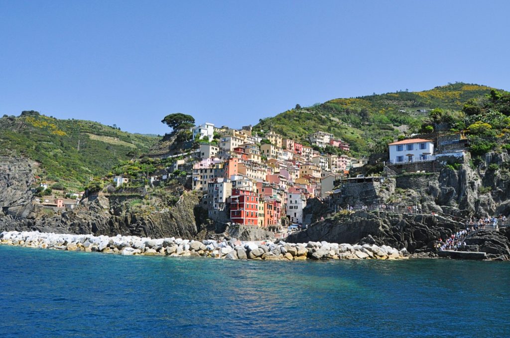 Monterosso von der Fähre aus gesehen
