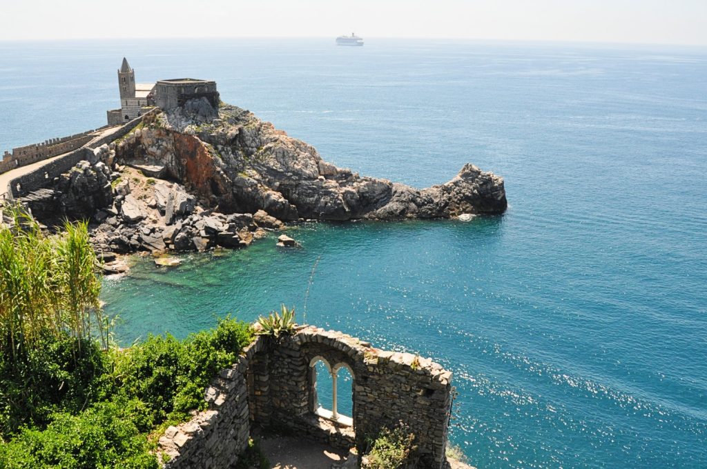 Blick auf die Kirche San Pietro in Portovenere